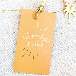 Mini inspirational quote cards included in the "Best Gal" gift box, featuring motivational messages: "You Got This," "Flowerchild you are about to bloom," "Let your light shine," and "Be Happy. Be Bright. Be You." These versatile cards are ideal for pinning on a bulletin board, using as bookmarks, or as thoughtful reminders in daily life.